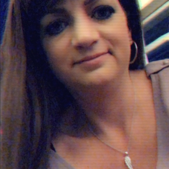 Meet your Posher, Christina - Picture 3 of 5